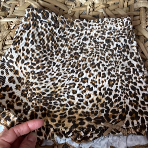 Baby girls 24 Months thin Corduroy Leopard Skirt and Hat set - Picture 5 of 8